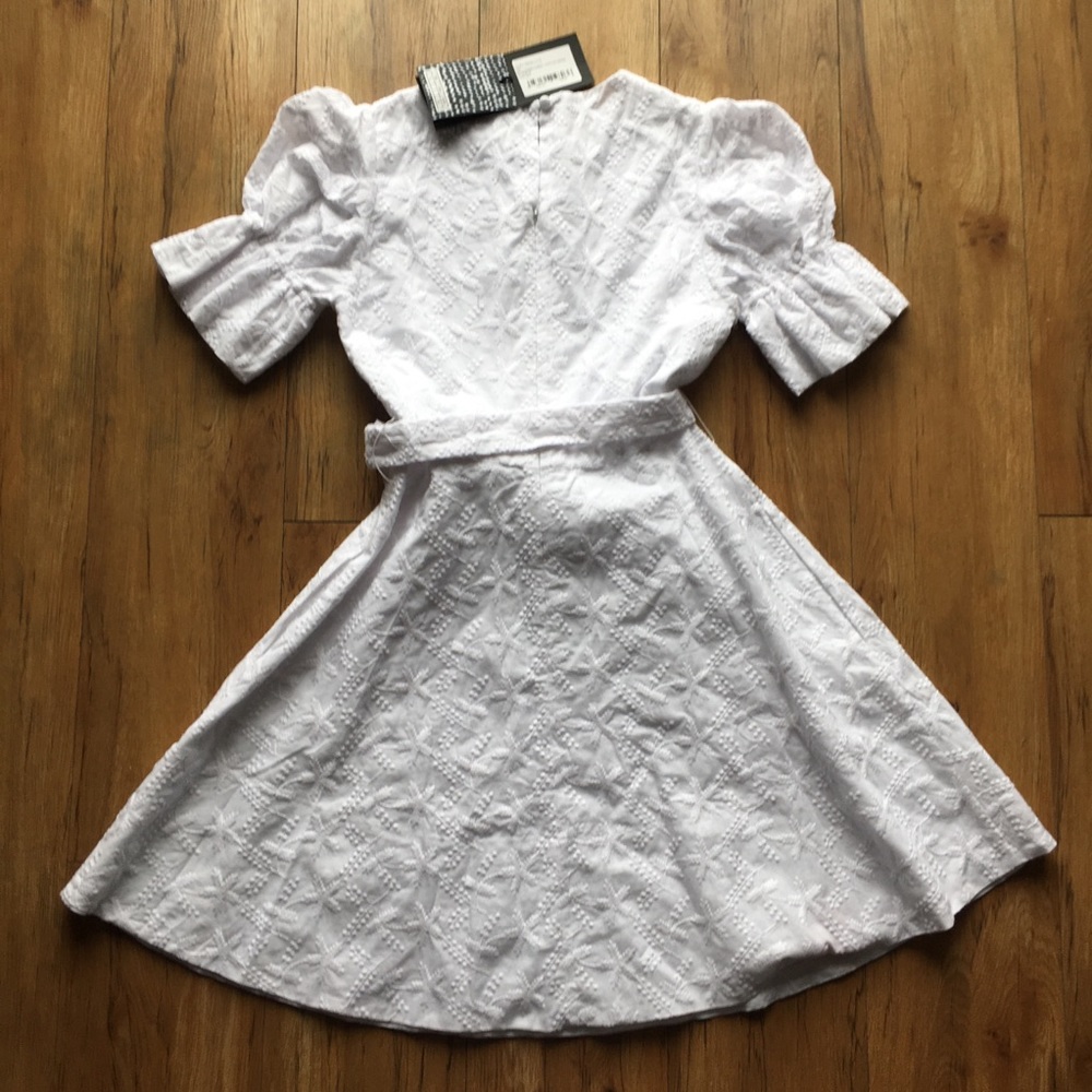 NWT Saloni White All-over Embroidered Ciara Dress - Picture 12 of 16